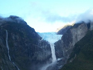 Glaciar Colgante Queulat  Author: Develp - Wikipedia.org